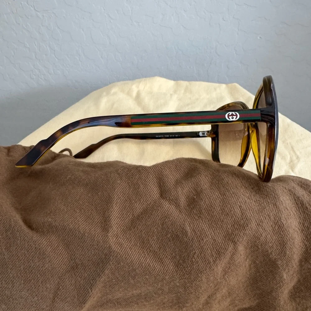 GUCCI Tortoise Shell Sunglasses - Picture 3 of 5
